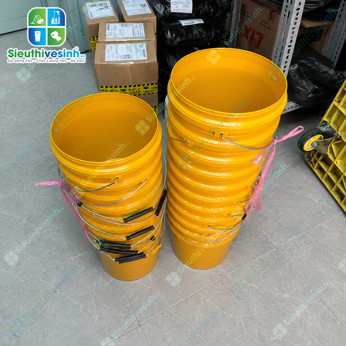 Xô nhựa vàng 10L không nắp được làm từ nhựa PP cao cấp, bền chắc, phù hợp sử dụng trong gia đình và vệ sinh công nghiệp.