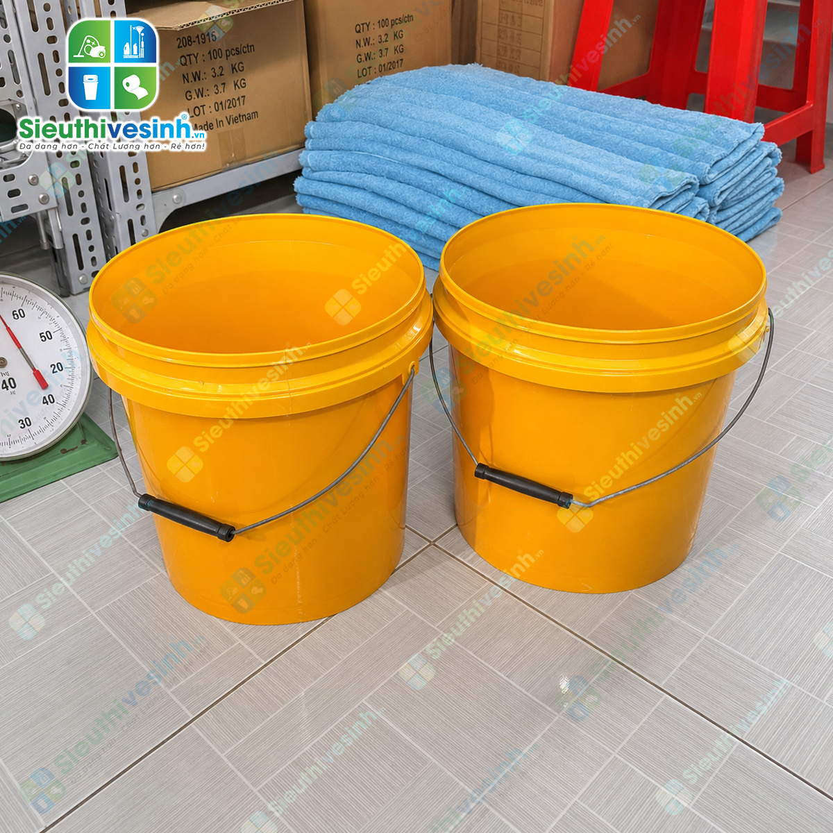 Xô nhựa vàng 10L không nắp được làm từ nhựa PP cao cấp, bền chắc, phù hợp sử dụng trong gia đình và vệ sinh công nghiệp.