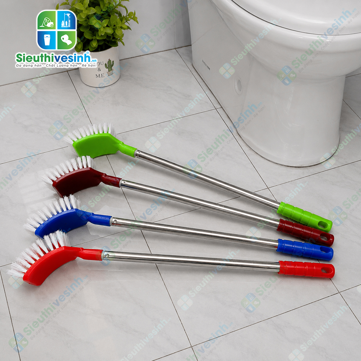 Cây chà toilet tròn cán inox dài với đầu cước bền chắc giúp làm sạch bồn cầu và khu vực vệ sinh nhanh chóng, hiệu quả.