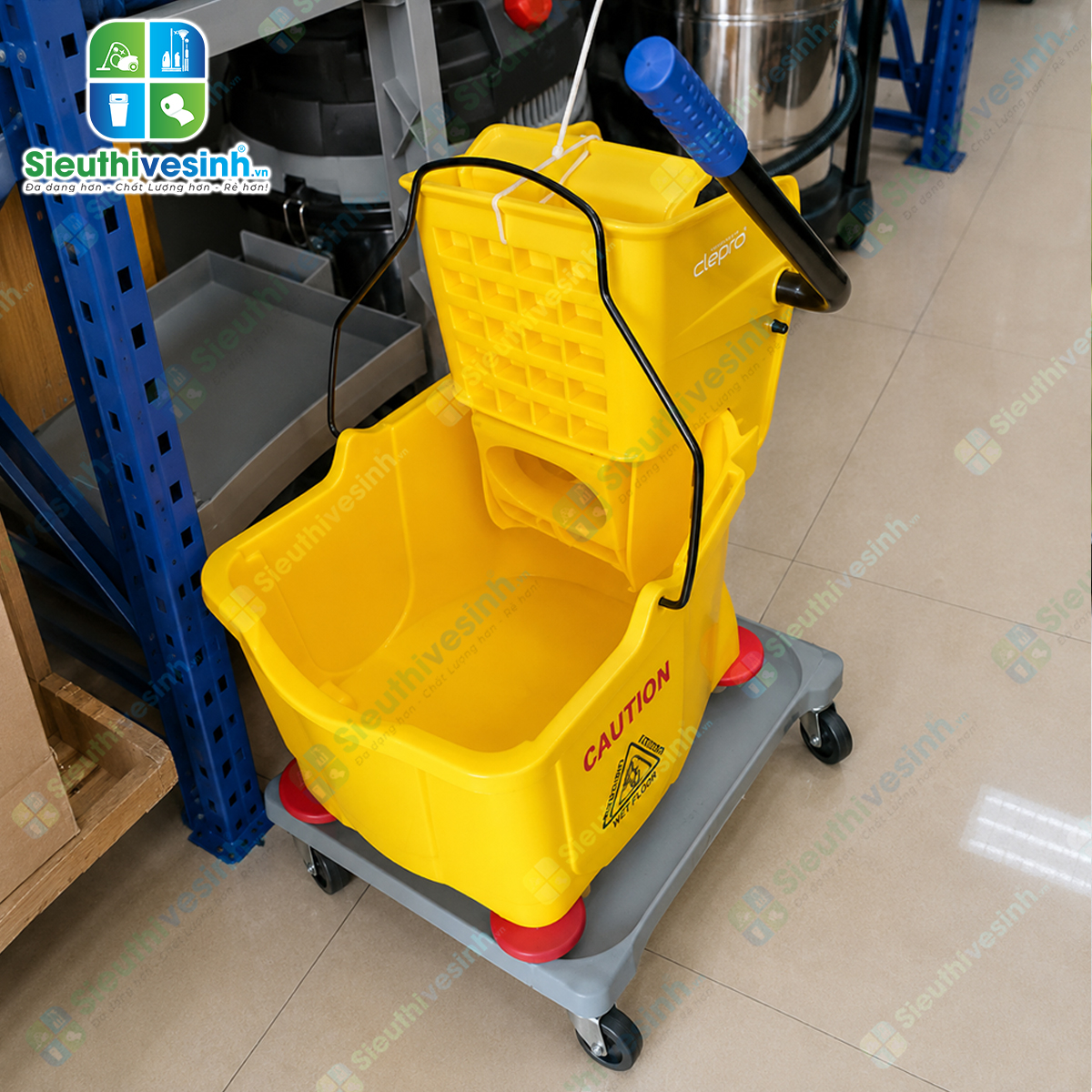 Xe đẩy vắt cây lau nhà CLEPROX CX-32 dung tích 32 lít, nhựa ABS cao cấp, bộ ép nước chắc chắn, phù hợp cho vệ sinh công nghiệp và thương mại.