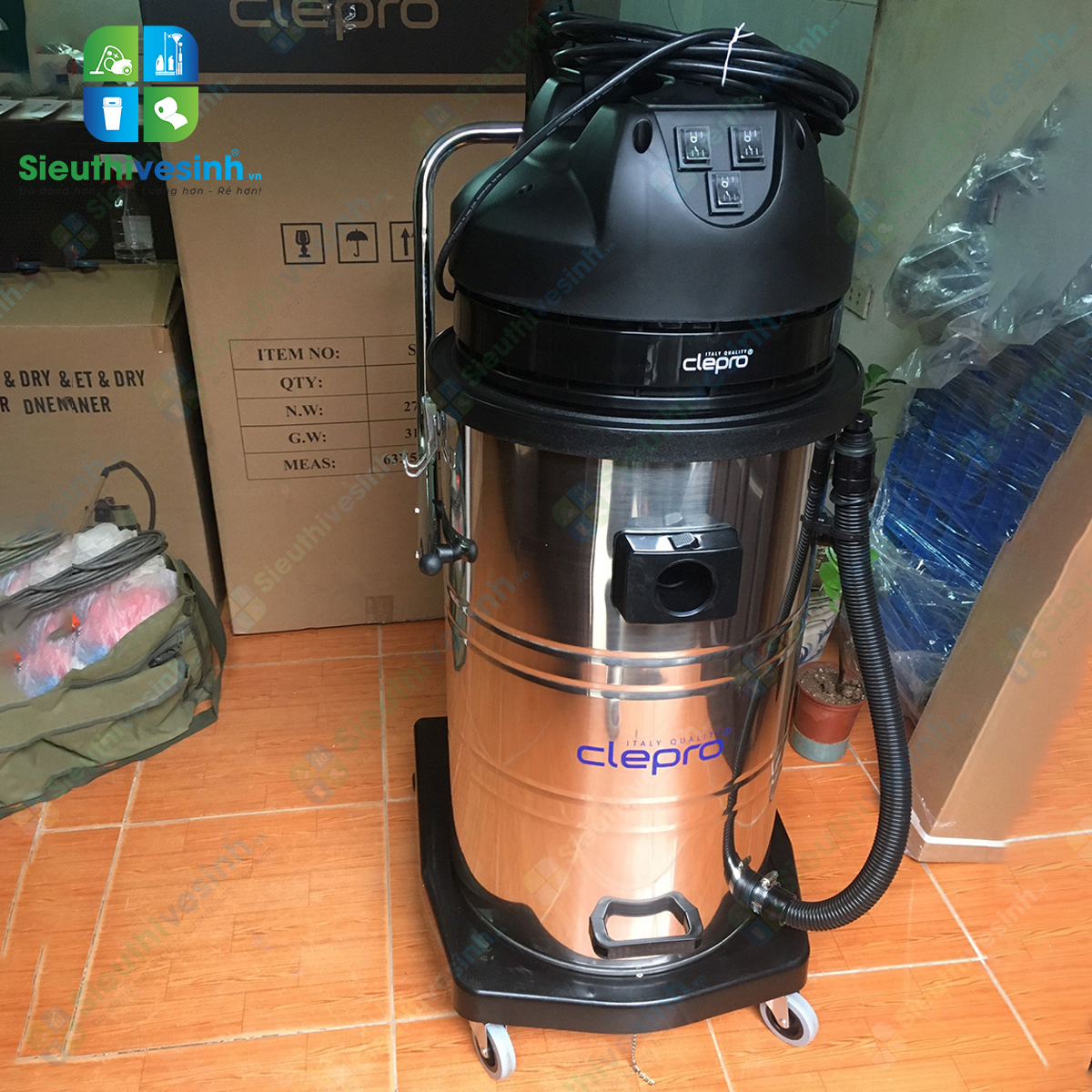 Máy hút bụi công nghiệp CLEPRO S3/80 (3 Motor) sở hữu lực hút mạnh, thùng chứa inox 80L và hệ thống lọc bụi hai tầng, phù hợp cho vệ sinh công nghiệp.