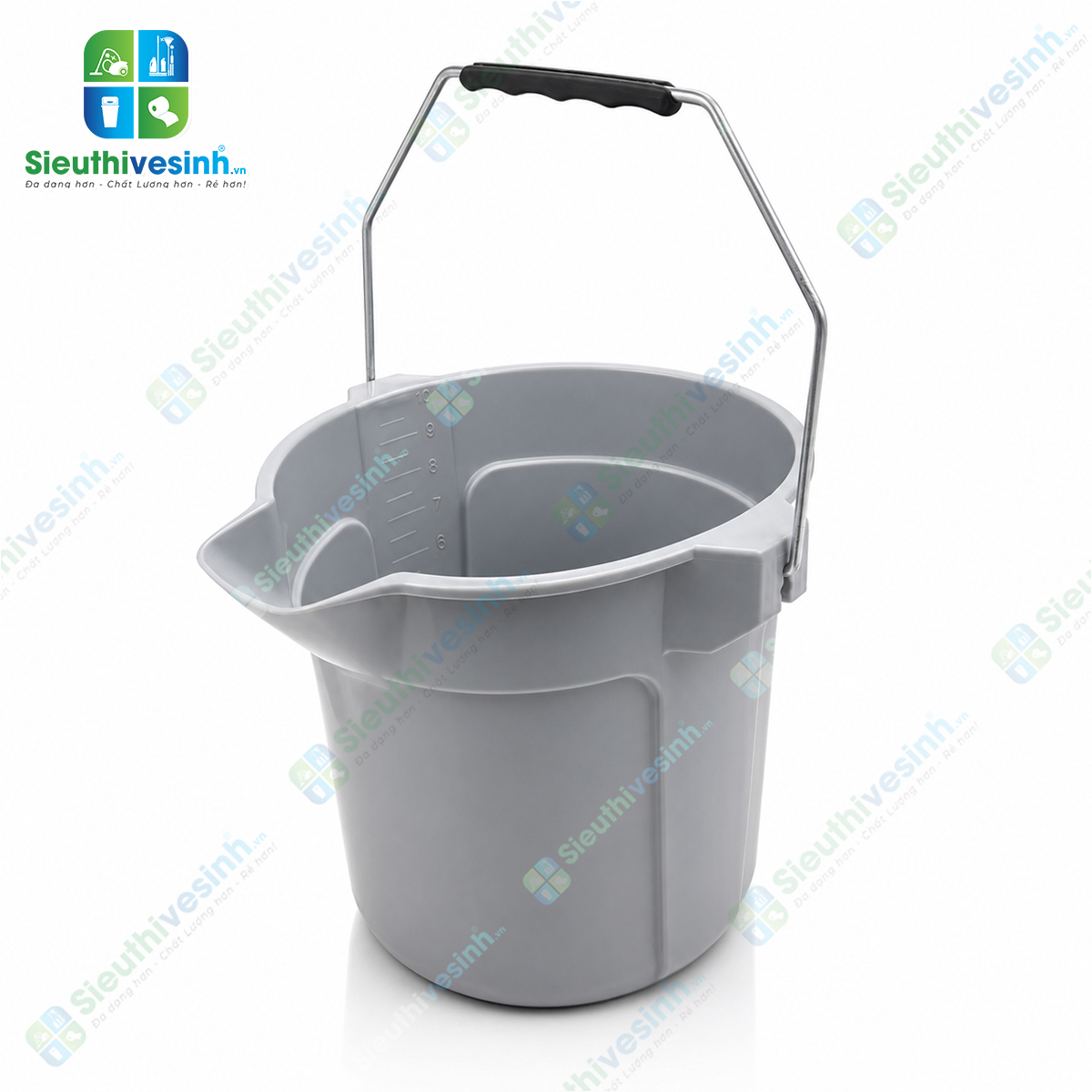 Xô nhựa 10L có miệng rót và vạch chia dung tích giúp pha hóa chất, đựng nước và vệ sinh hiệu quả. Sản phẩm giao ngẫu nhiên mẫu tay cầm màu đỏ hoặc màu đen tùy từng lô hàng.