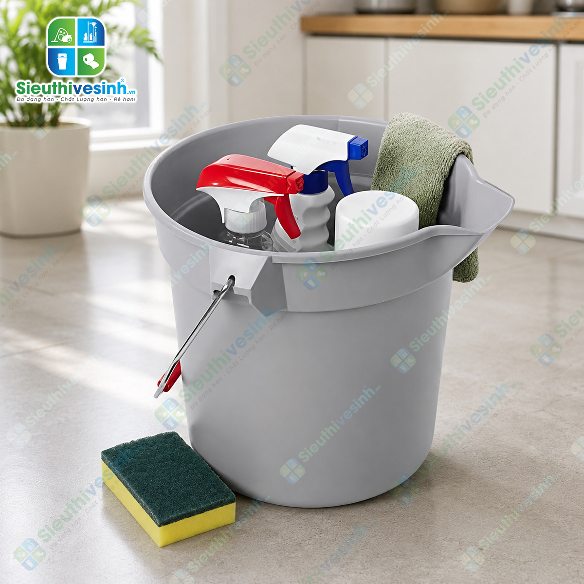 Xô nhựa 10L có miệng rót và vạch chia dung tích giúp pha hóa chất, đựng nước và vệ sinh hiệu quả. Sản phẩm giao ngẫu nhiên mẫu tay cầm màu đỏ hoặc màu đen tùy từng lô hàng.