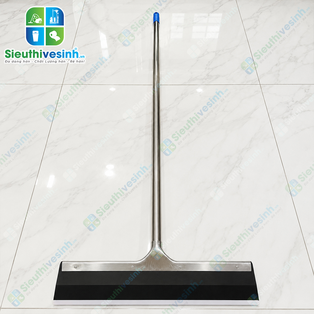 Cây cào nước sàn nhà đầu inox 45cm với lưỡi cao su mềm, giúp gạt và gom nước nhanh chóng, tiện lợi cho nhiều môi trường vệ sinh