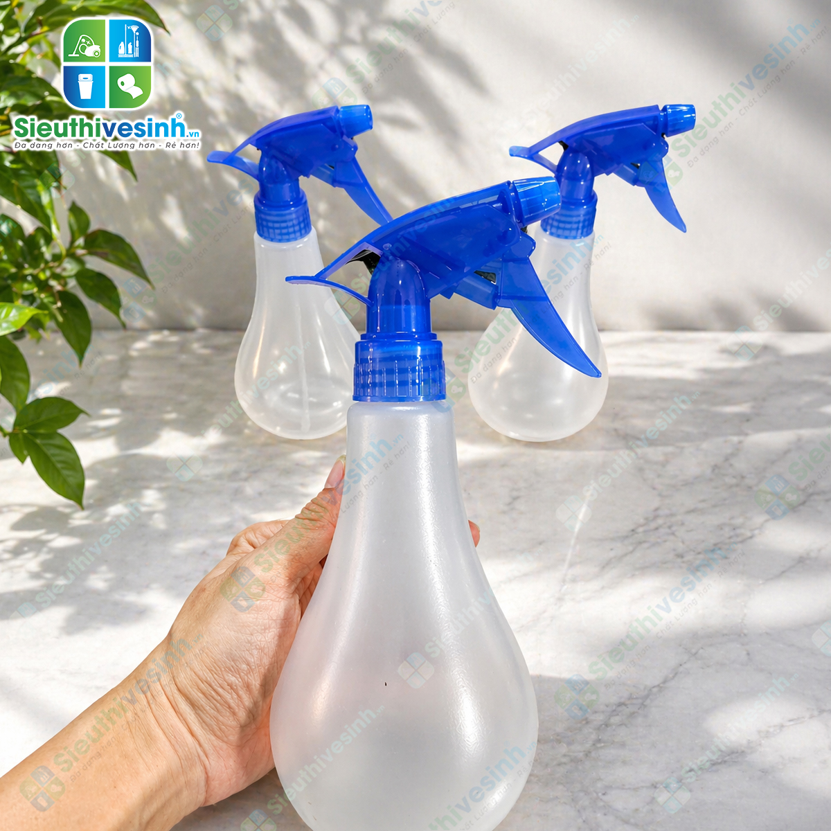 Bình xịt nước vòi xanh dung tích 500ml với đầu phun điều chỉnh tia và sương, phù hợp xịt nước, hóa chất vệ sinh và dung dịch khử khuẩn.