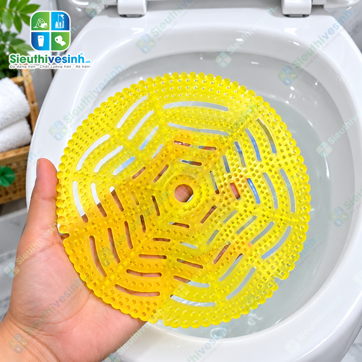Miếng lót khử mùi bồn tiểu nam – thiết kế dạng lưới, đặt trực tiếp trong bồn tiểu, hỗ trợ kiểm soát mùi và hạn chế cặn bẩn.